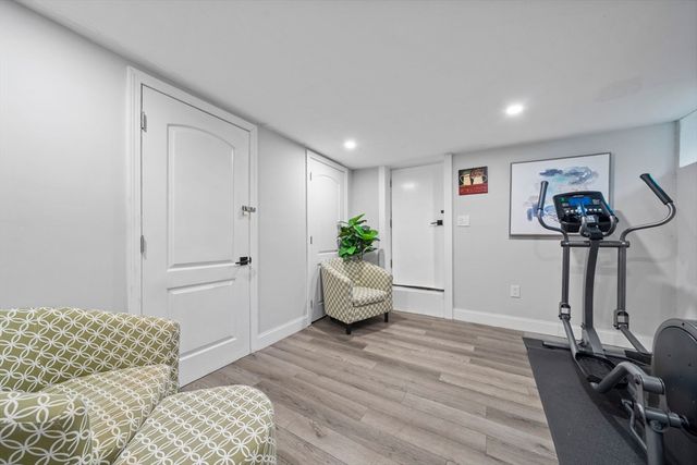 2 Stones Ct, Framingham, MA 01701