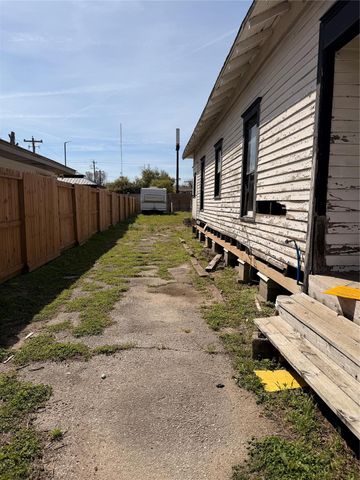 118 Van Molan Street, Houston, TX 77022