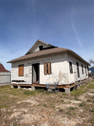 118 Van Molan Street, Houston, TX 77022