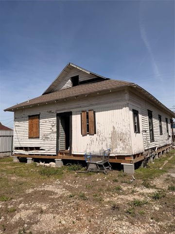 118 Van Molan Street, Houston, TX 77022