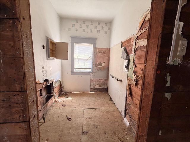 118 Van Molan Street, Houston, TX 77022