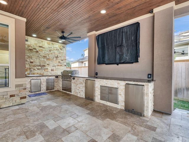 120 Bandera Creek Lane, Friendswood, TX 77546