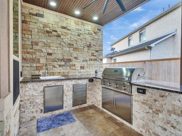 120 Bandera Creek Lane, Friendswood, TX 77546