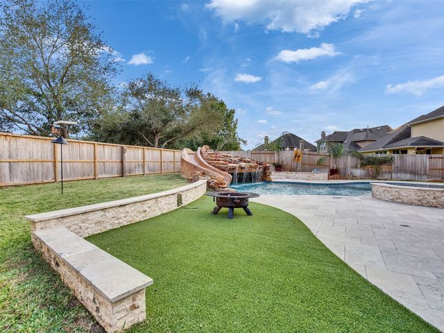120 Bandera Creek Lane, Friendswood, TX 77546