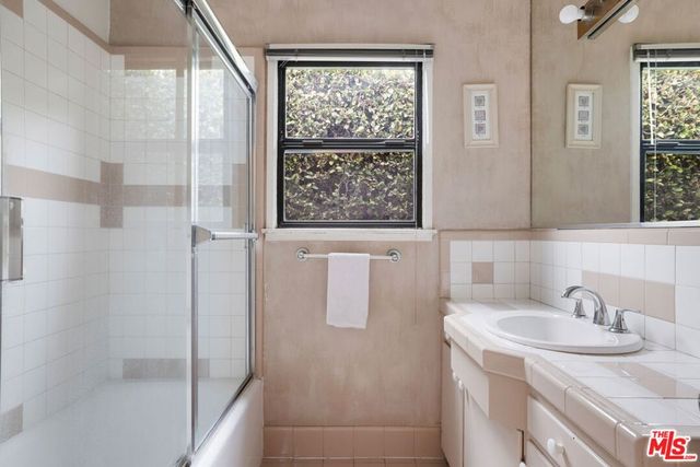 6221 Condon Avenue, Los Angeles, CA 90056