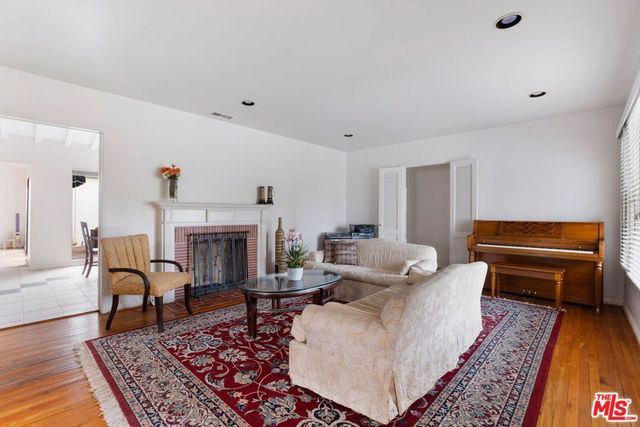 6221 Condon Avenue, Los Angeles, CA 90056