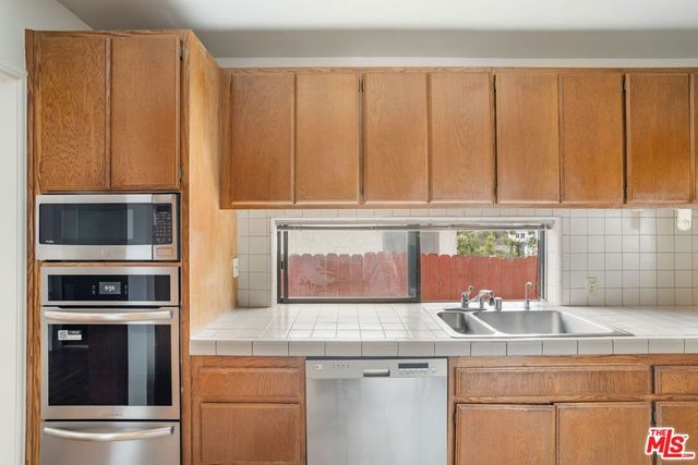 6221 Condon Avenue, Los Angeles, CA 90056