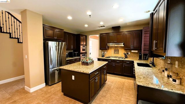 453 Emerson Court, Discovery Bay, CA 94505