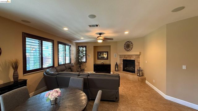 453 Emerson Court, Discovery Bay, CA 94505