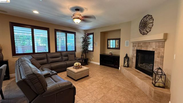 453 Emerson Court, Discovery Bay, CA 94505