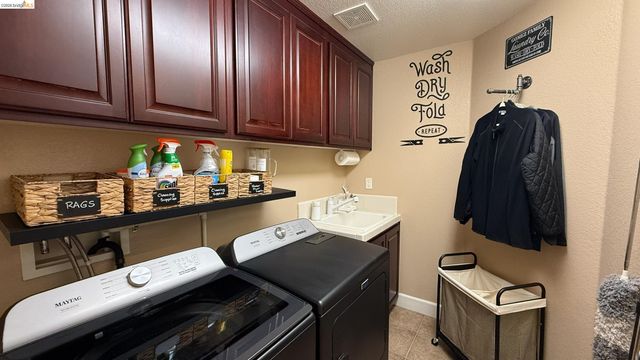 453 Emerson Court, Discovery Bay, CA 94505