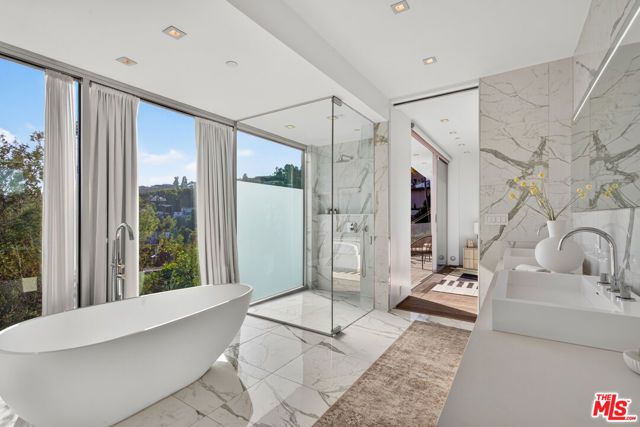 8760 Hollywood Boulevard, Los Angeles, CA 90069