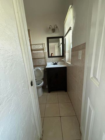 705 NE 3rd Street 2, Hallandale Beach, FL 33009
