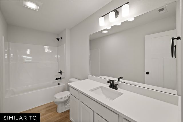 2914 NW Reinhart Drive, Ankeny, IA 50023