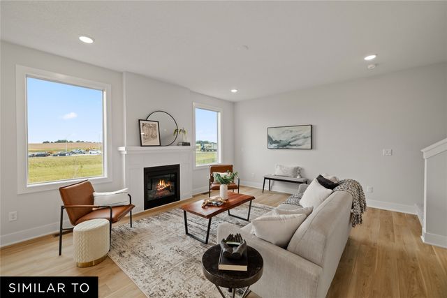 2914 NW Reinhart Drive, Ankeny, IA 50023