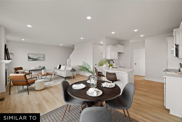 2914 NW Reinhart Drive, Ankeny, IA 50023