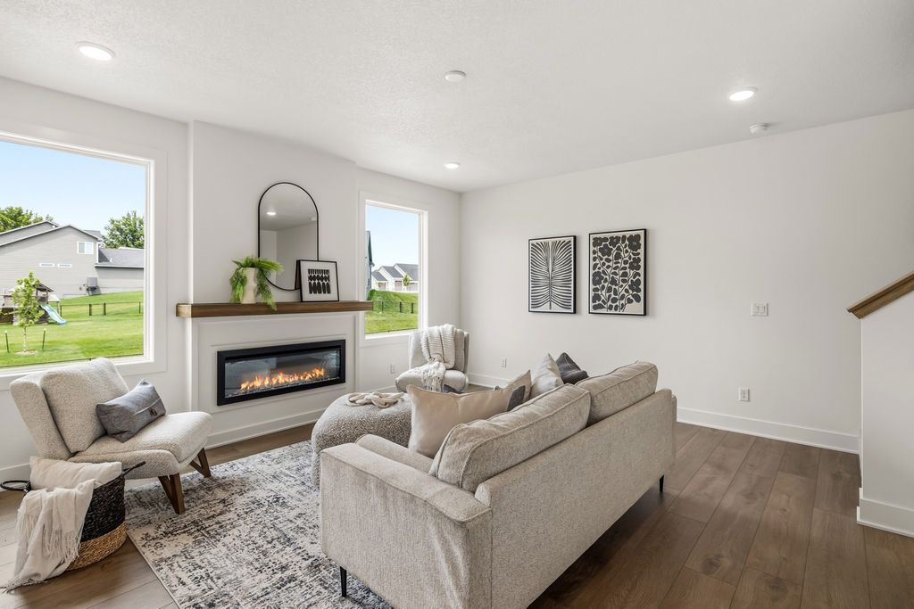 2914 NW Reinhart Drive, Ankeny, IA 50023