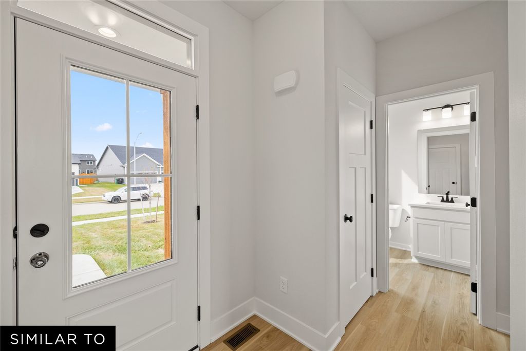 2914 NW Reinhart Drive, Ankeny, IA 50023