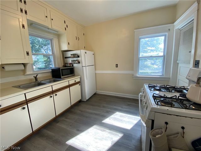 1575 Orchard Grove Avenue, Lakewood, OH 44107