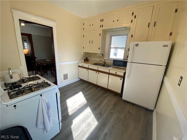 1575 Orchard Grove Avenue, Lakewood, OH 44107
