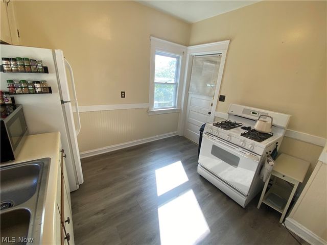 1575 Orchard Grove Avenue, Lakewood, OH 44107