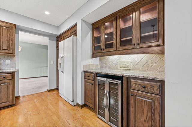 14136 Frontier Lane, Burnsville, MN 55337