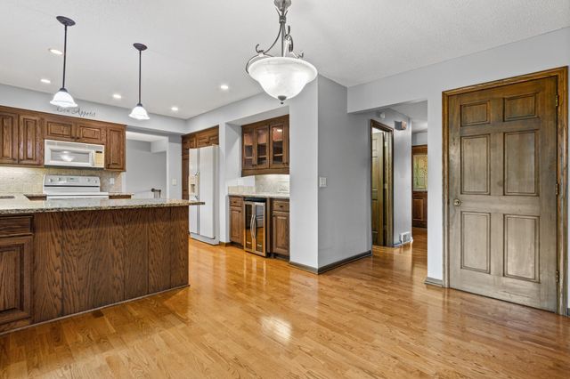 14136 Frontier Lane, Burnsville, MN 55337