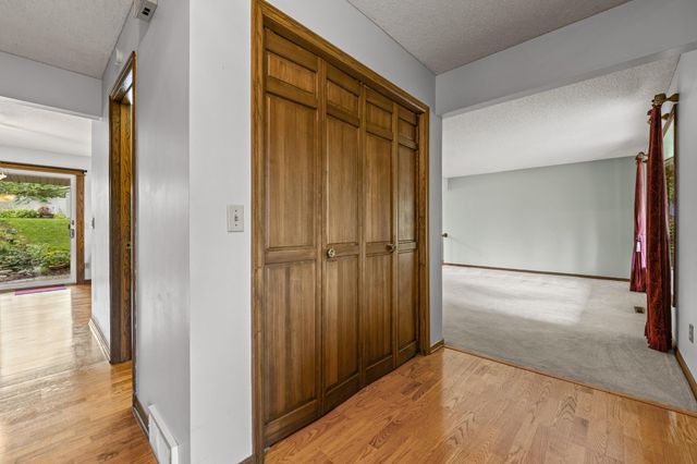 14136 Frontier Lane, Burnsville, MN 55337