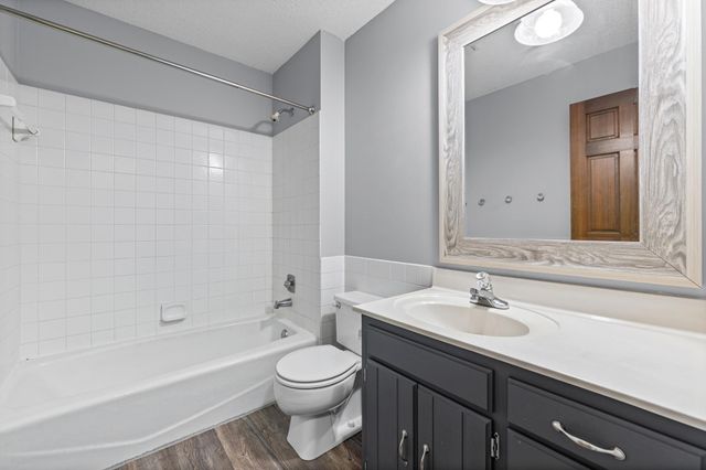 14136 Frontier Lane, Burnsville, MN 55337