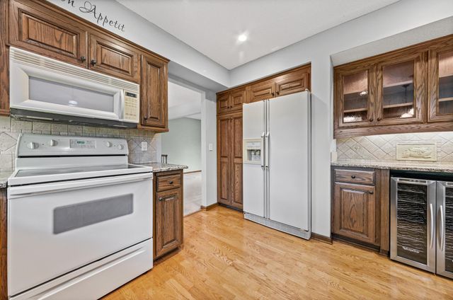 14136 Frontier Lane, Burnsville, MN 55337