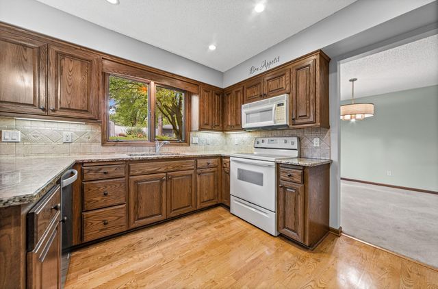 14136 Frontier Lane, Burnsville, MN 55337