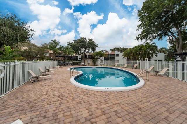 1672 Cypress Pointe Drive 1a, Coral Springs, FL 33071
