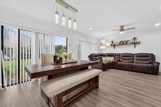 1672 Cypress Pointe Drive 1a, Coral Springs, FL 33071