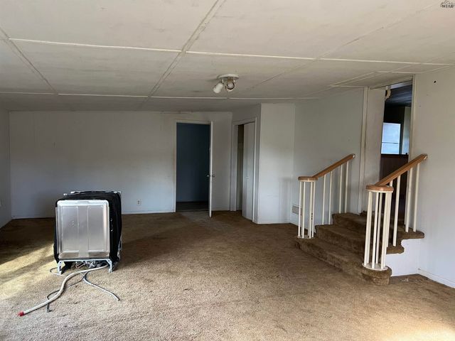 1110 W GILBERT STREET, Henrietta, TX 76365