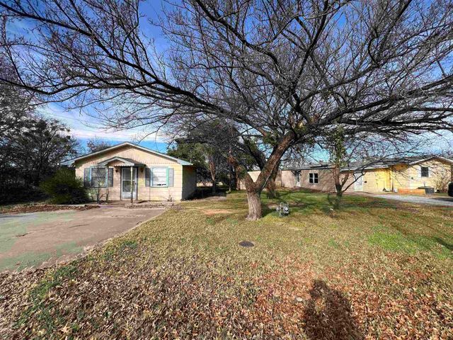 1110 W GILBERT STREET, Henrietta, TX 76365