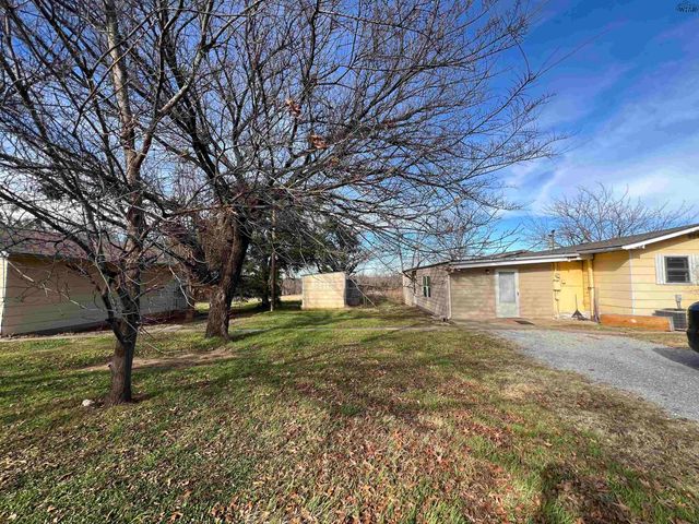 1110 W GILBERT STREET, Henrietta, TX 76365