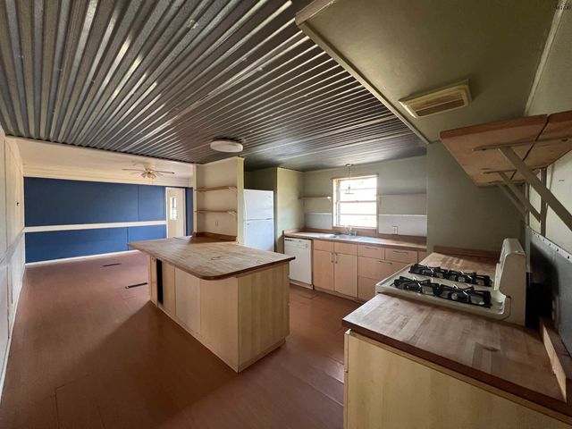 1110 W GILBERT STREET, Henrietta, TX 76365