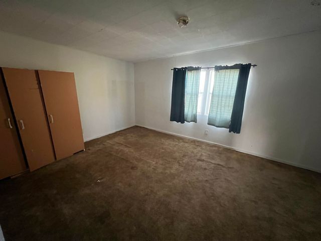 1110 W GILBERT STREET, Henrietta, TX 76365