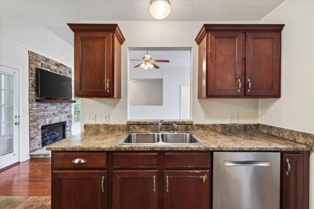 1422 Grassland Dr, Ashland City, TN 37015