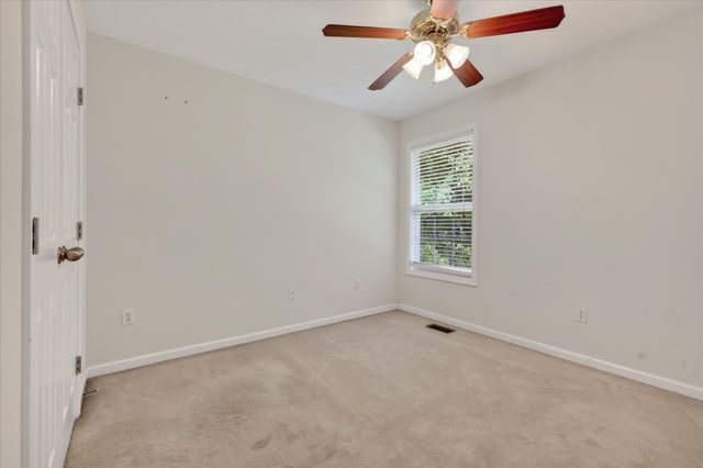 1422 Grassland Dr, Ashland City, TN 37015
