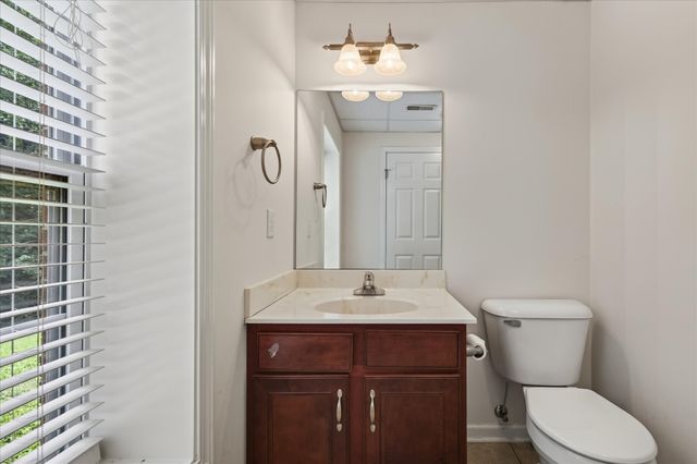 1422 Grassland Dr, Ashland City, TN 37015