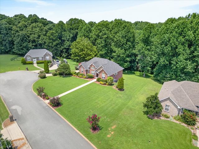 1422 Grassland Dr, Ashland City, TN 37015
