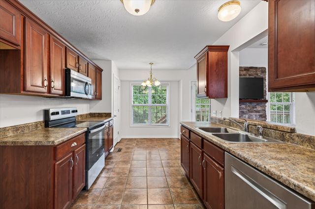 1422 Grassland Dr, Ashland City, TN 37015