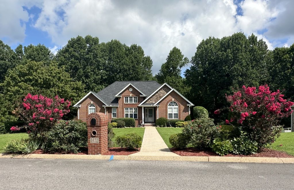 1422 Grassland Dr, Ashland City, TN 37015