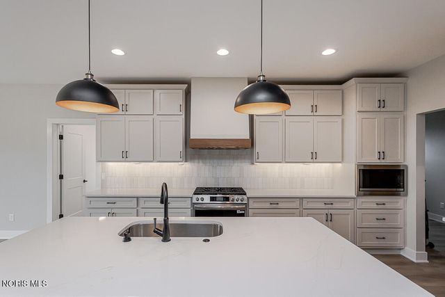 6250 Pimlico Road, Whitehouse, OH 43571