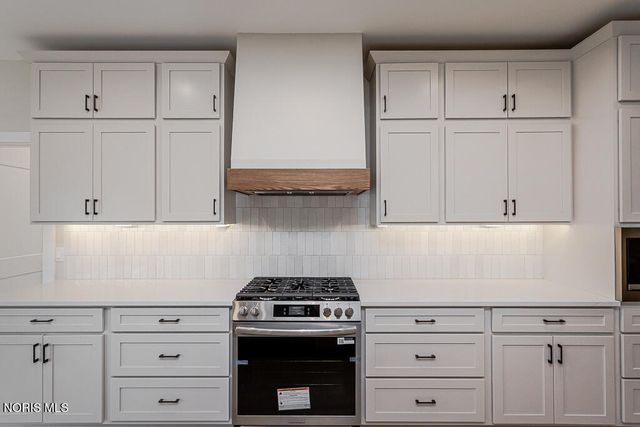 6250 Pimlico Road, Whitehouse, OH 43571