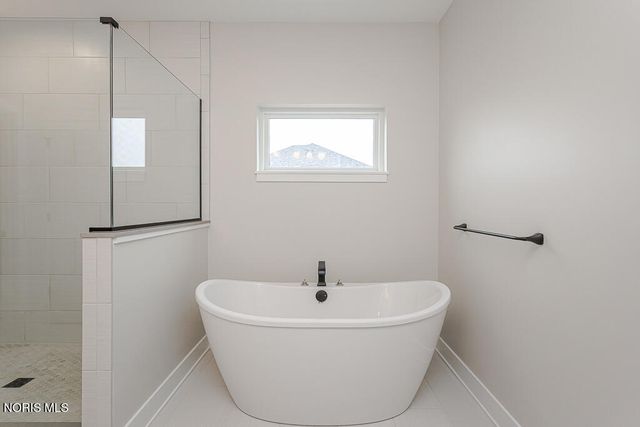 6250 Pimlico Road, Whitehouse, OH 43571