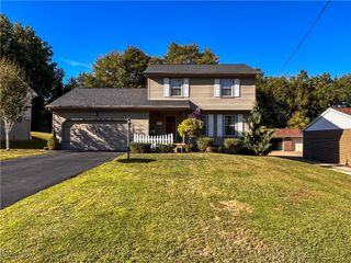 4042 Baymar Drive, Youngstown, OH 44511