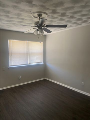 5015 Dupont Drive, Dallas, TX 75216