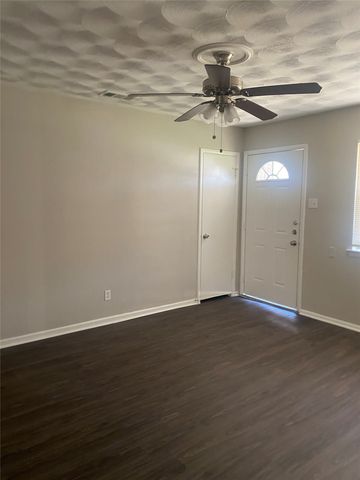 5015 Dupont Drive, Dallas, TX 75216